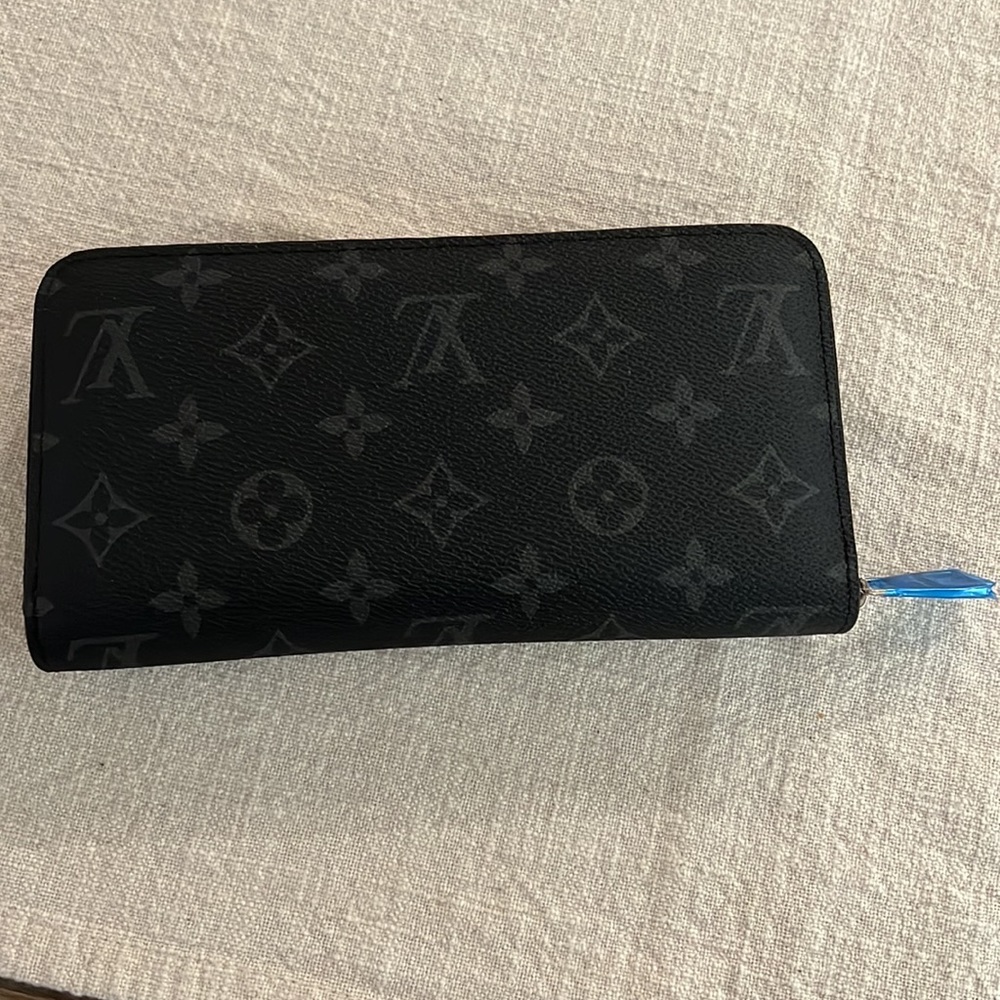 NEW LV look a like! This is not authentic.